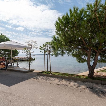 Apartments And Rooms By The Sea Mandre, Pag - 3557 Kolan Exterior foto