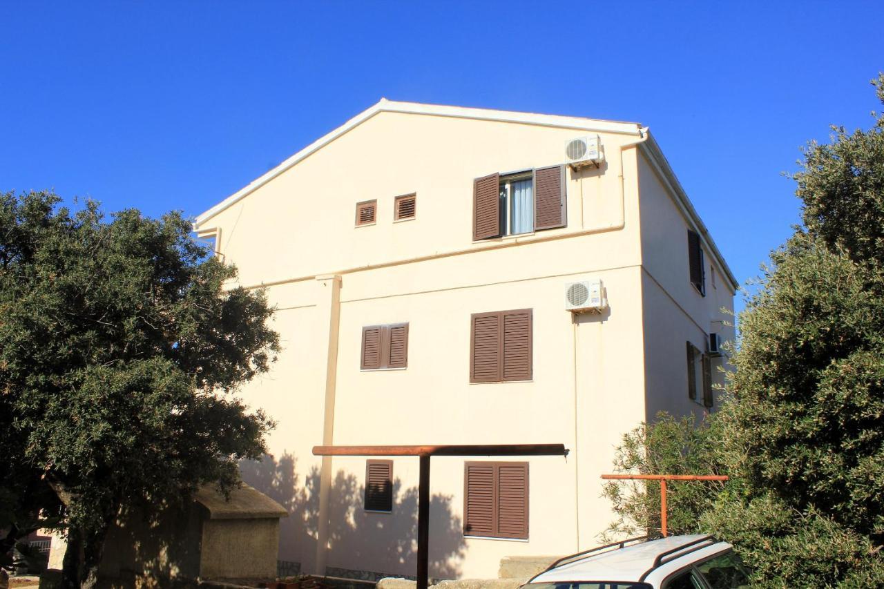 Apartments And Rooms By The Sea Mandre, Pag - 3557 Kolan Exterior foto