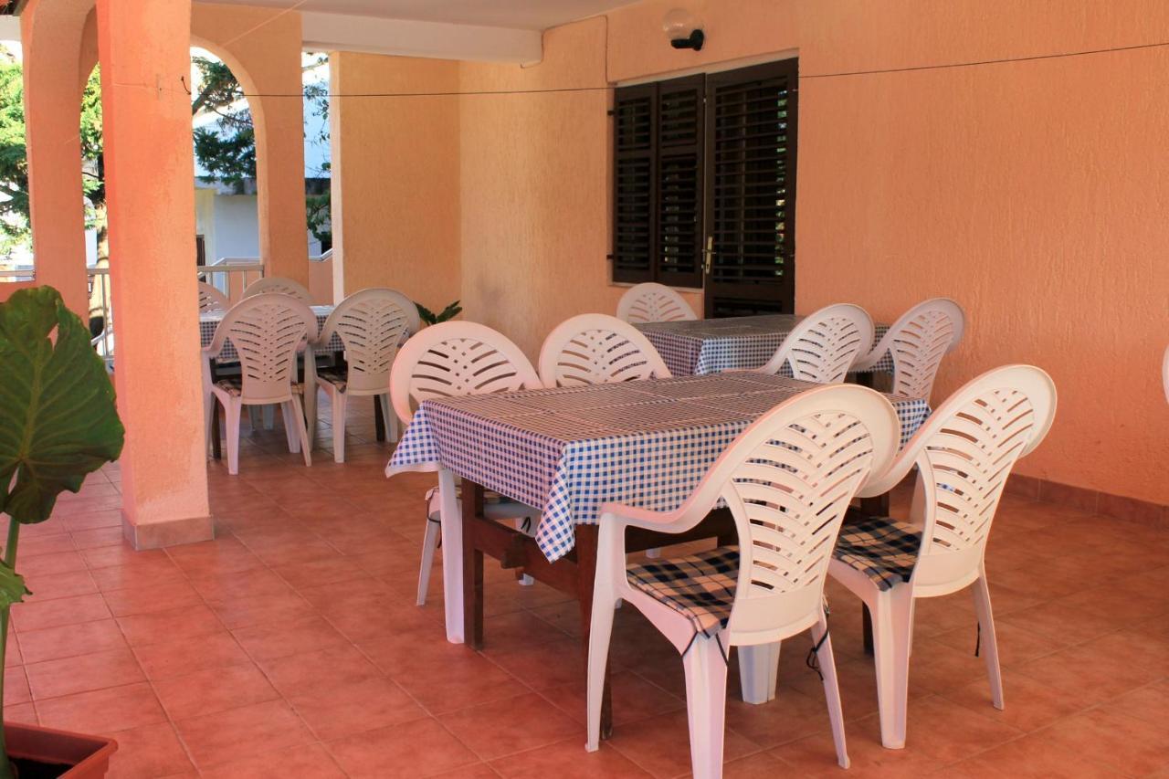 Apartments And Rooms By The Sea Mandre, Pag - 3557 Kolan Exterior foto