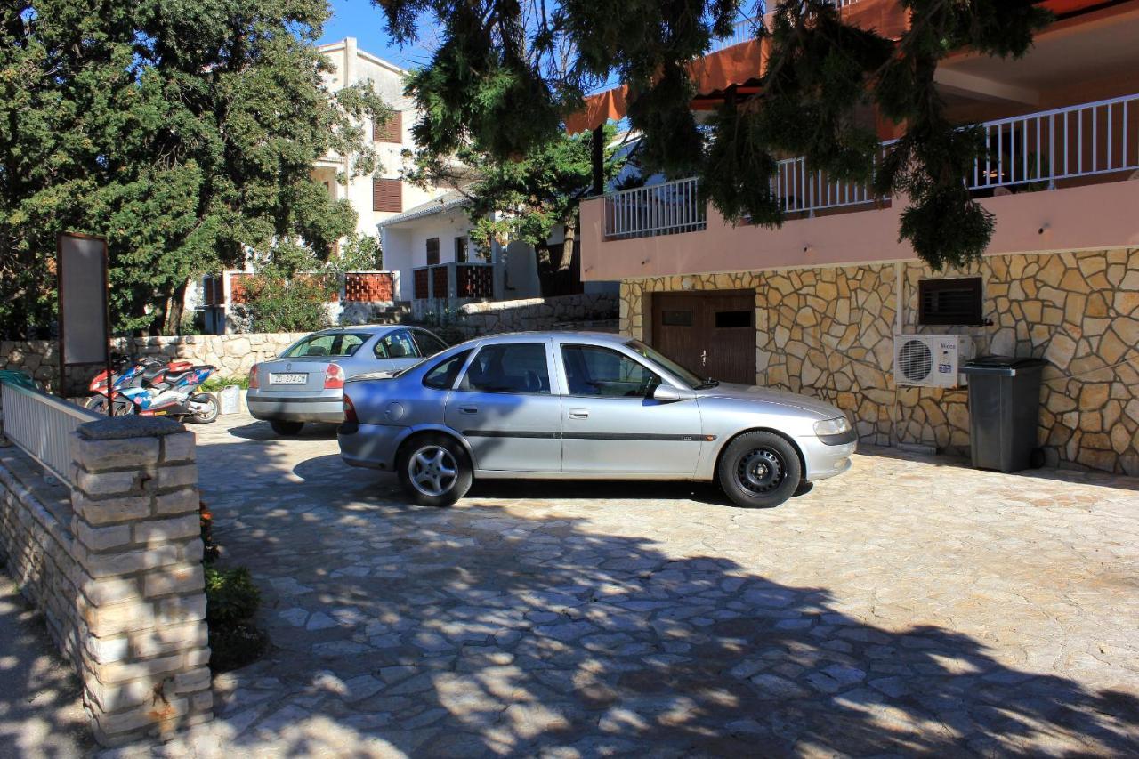 Apartments And Rooms By The Sea Mandre, Pag - 3557 Kolan Exterior foto