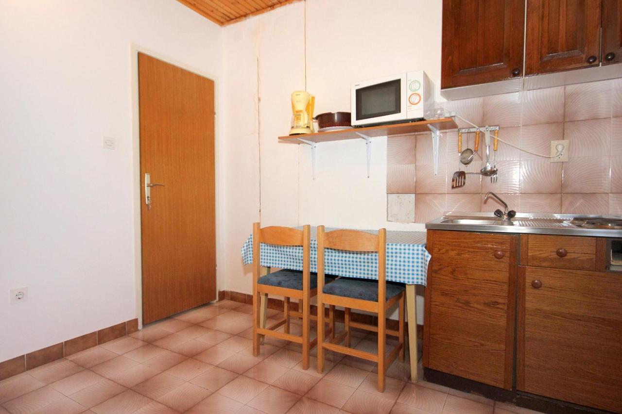 Apartments And Rooms By The Sea Mandre, Pag - 3557 Kolan Exterior foto