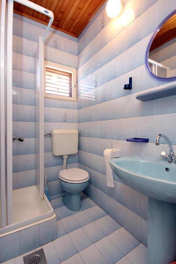 Apartments And Rooms By The Sea Mandre, Pag - 3557 Kolan Exterior foto