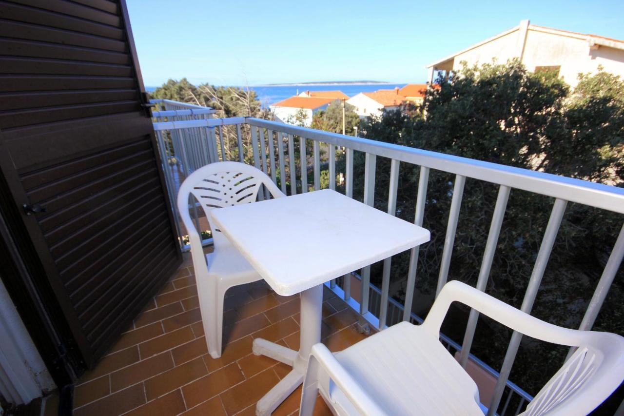 Apartments And Rooms By The Sea Mandre, Pag - 3557 Kolan Exterior foto