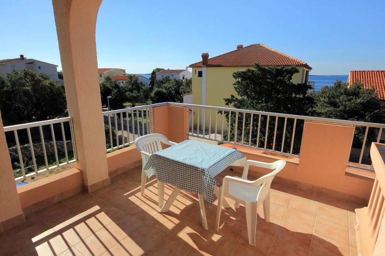 Apartments And Rooms By The Sea Mandre, Pag - 3557 Kolan Exterior foto