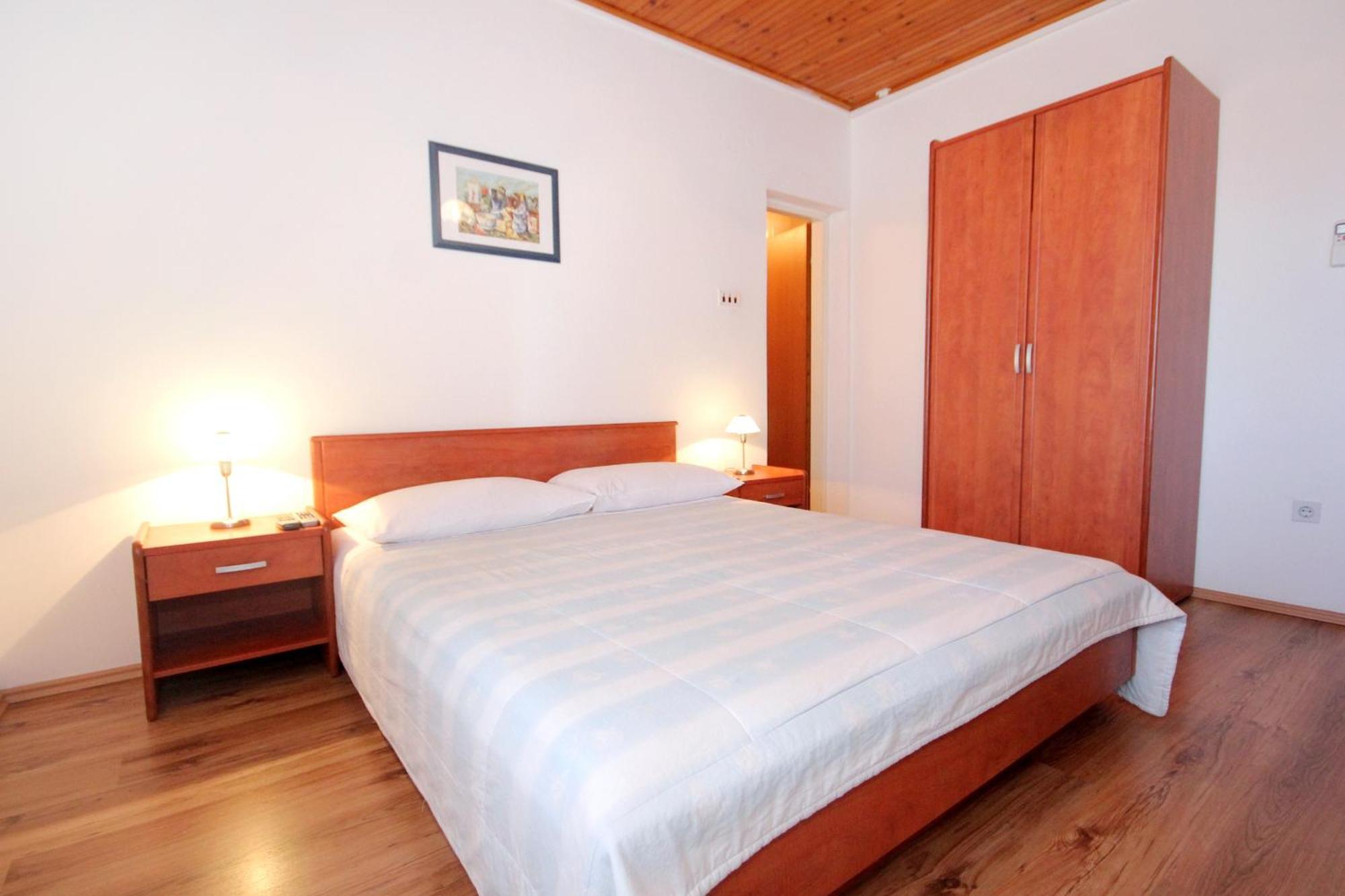 Apartments And Rooms By The Sea Mandre, Pag - 3557 Kolan Zimmer foto