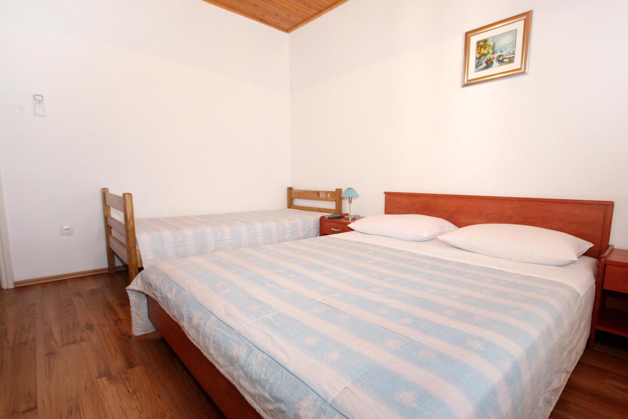 Apartments And Rooms By The Sea Mandre, Pag - 3557 Kolan Zimmer foto
