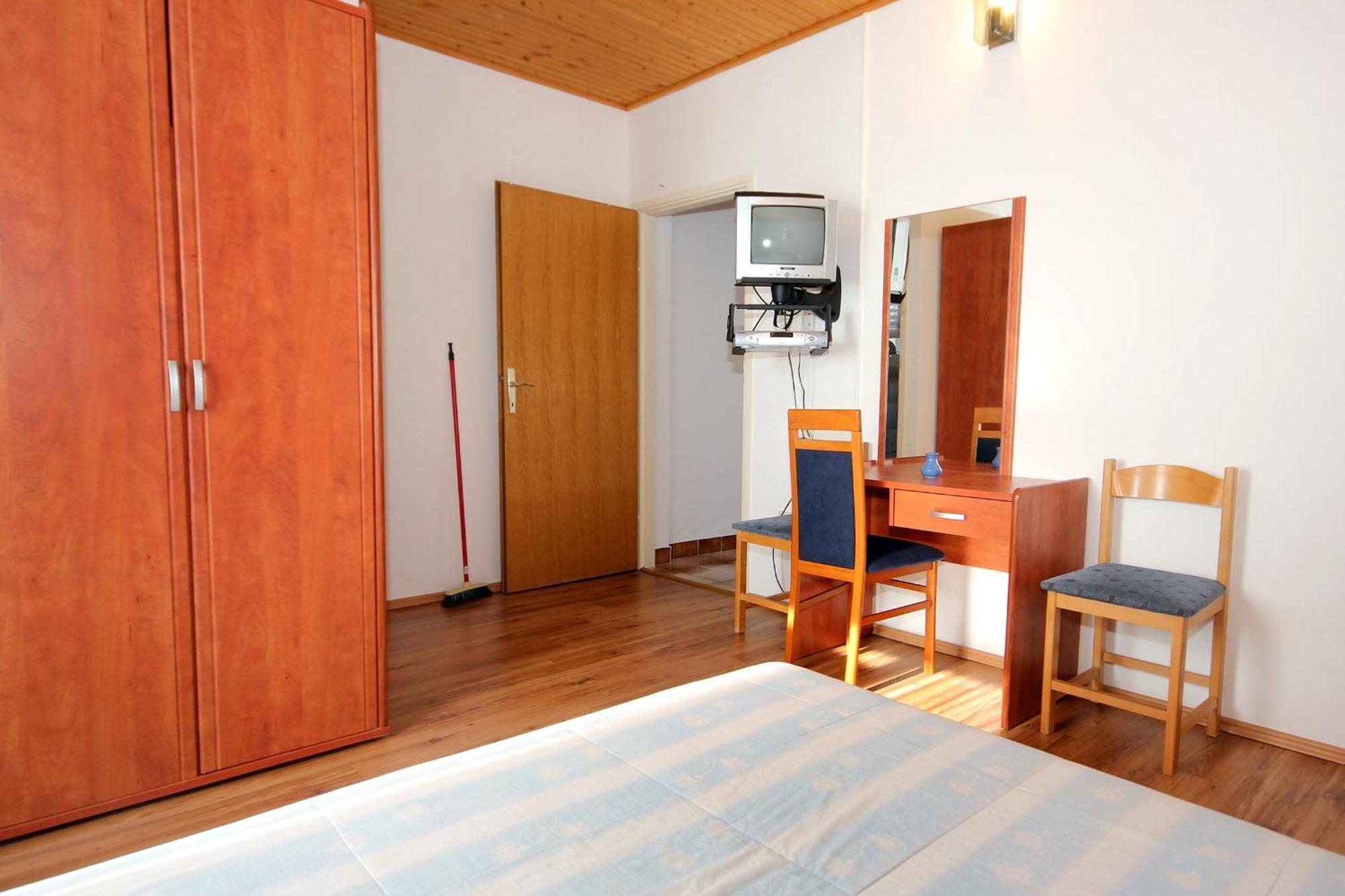 Apartments And Rooms By The Sea Mandre, Pag - 3557 Kolan Zimmer foto